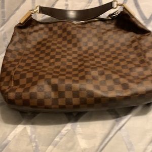 Louie Vuitton MM Portabello hand bag.